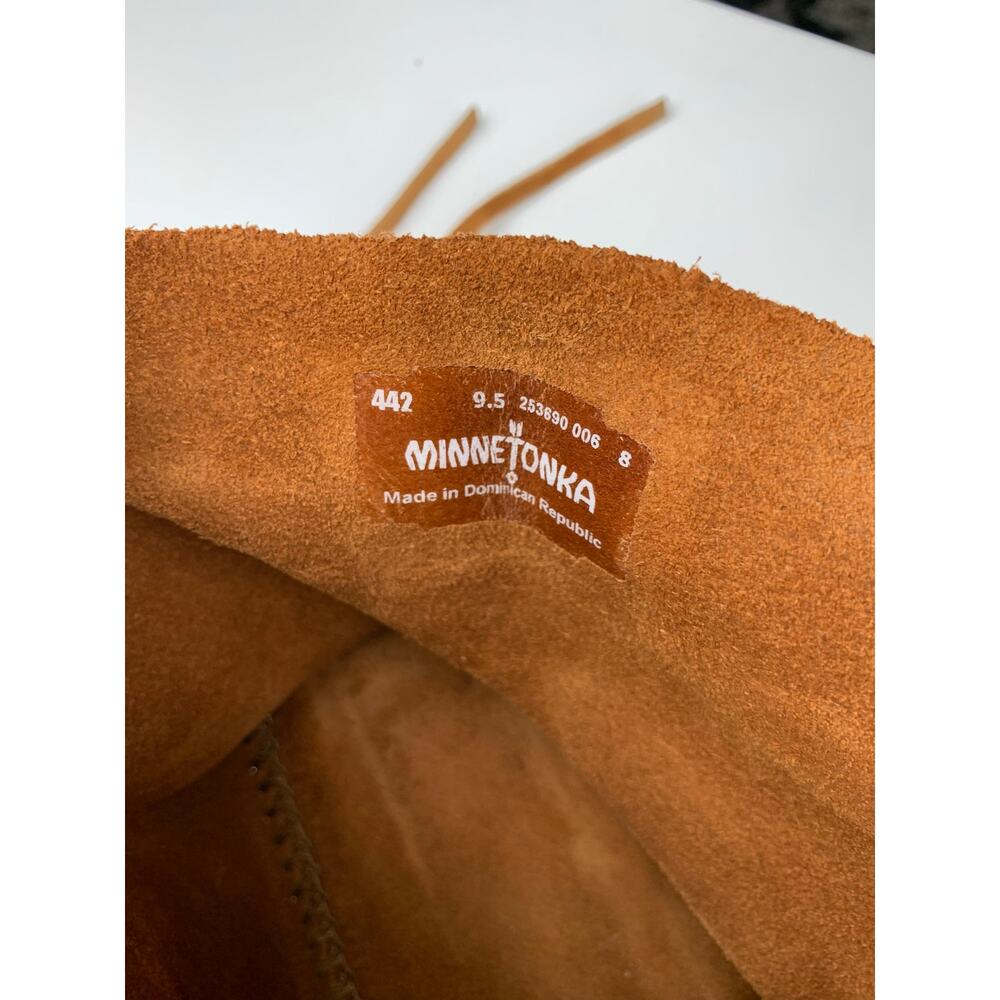 Minnetonka Moccasin Ankle Boots Tan Suede Ties Conchos Women's 9.5 Boho Casual - Picture 4 of 11